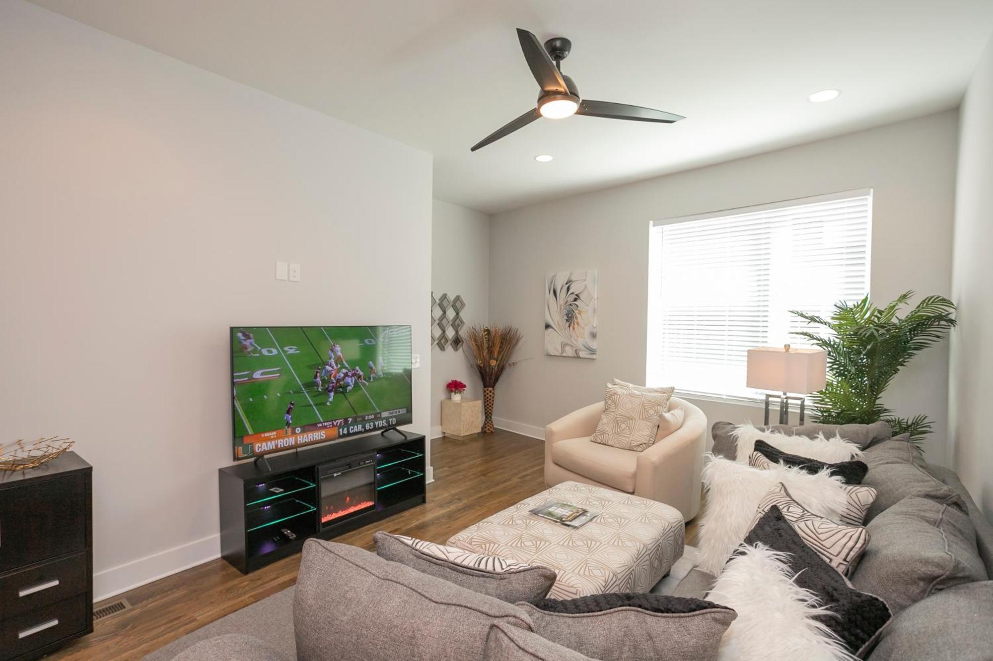 נאשוויל Luxury Townhome Skyline Views Mins To Dt מראה חיצוני תמונה